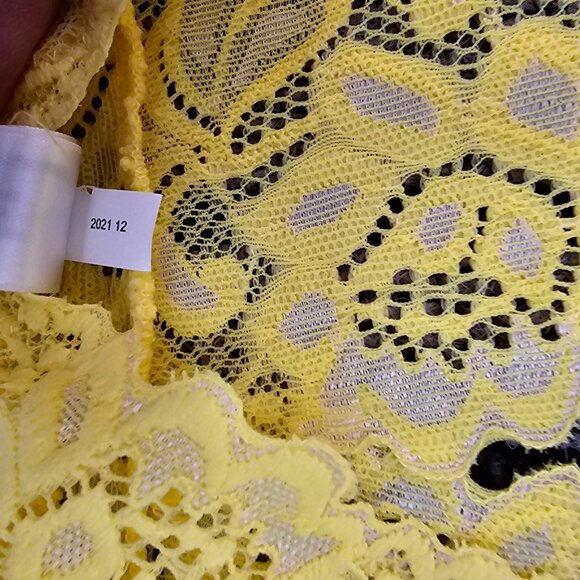 Fredericks Of Hollywood Yellow Lace Halter Top 2X - Picture 5 of 5